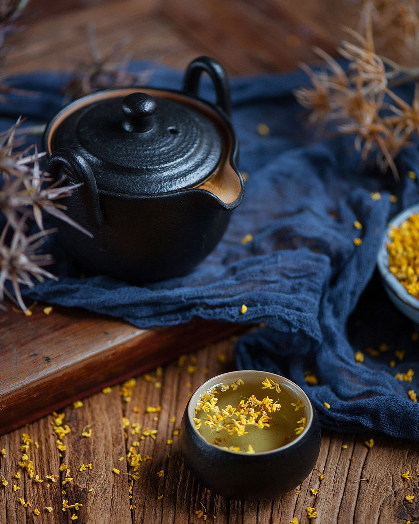 Blue and gold Chinese teacup